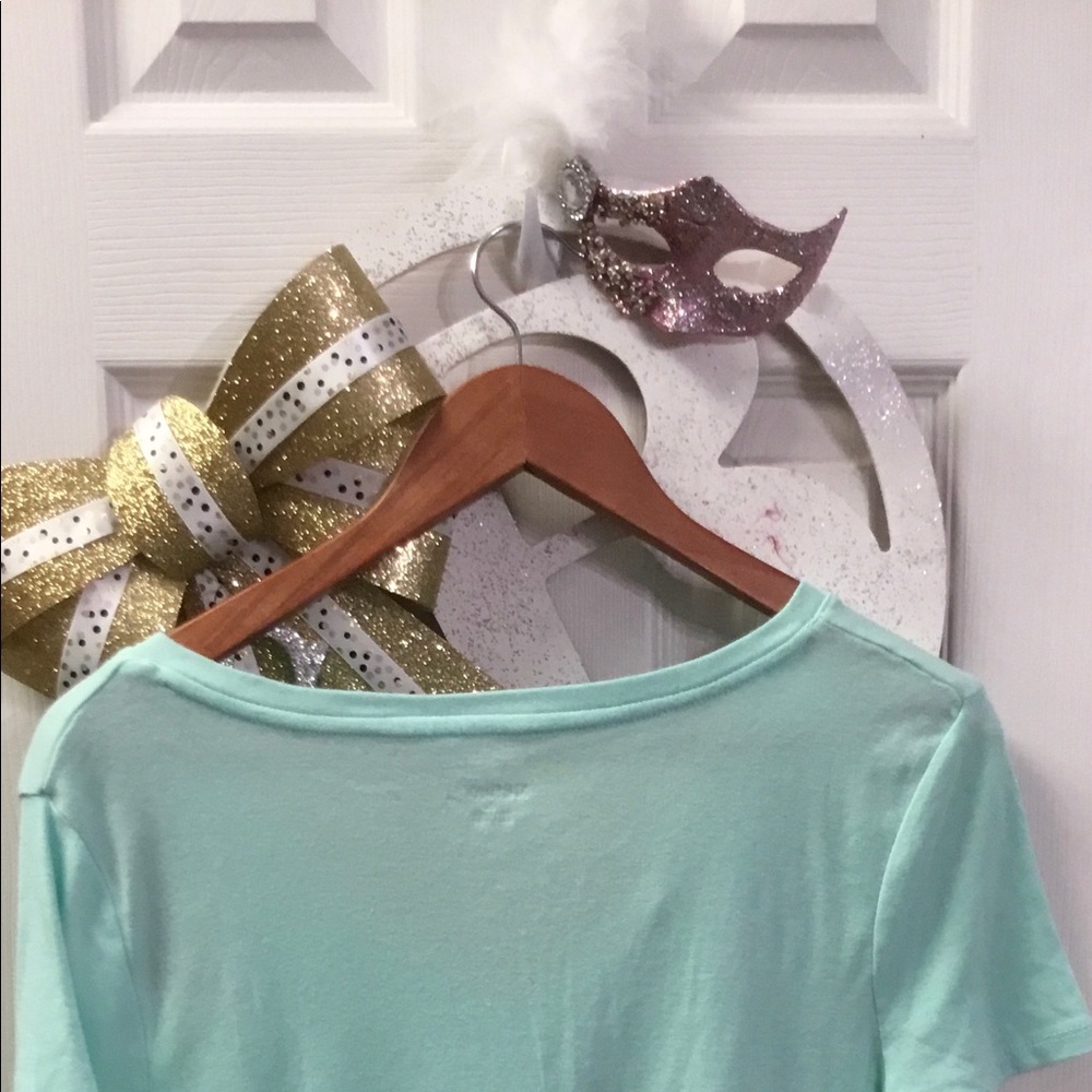 💐XL Mint Green V Neck Tee - Picture 6 of 6